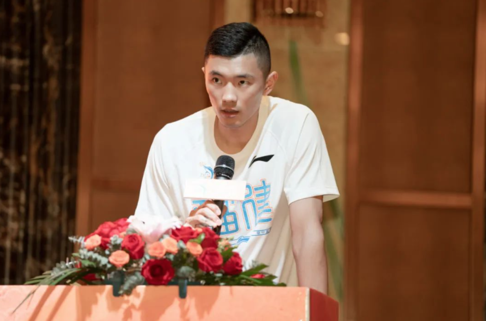包含福建男篮有机会晋级，球队人人努力的词条