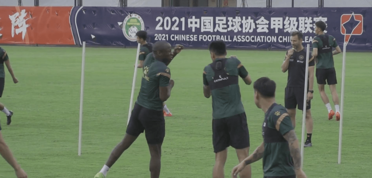 包含浙江绿城主场逼平泰达，积分榜略显不足的词条